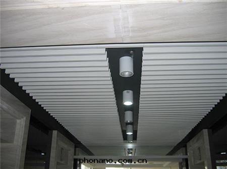 鋁(lǚ)單板幕牆(qiáng)