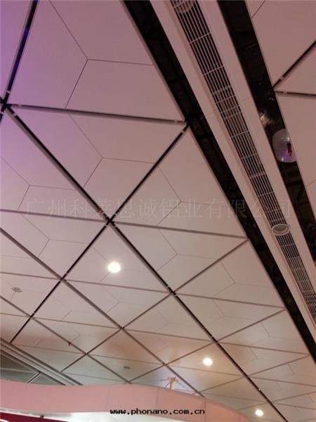 造型鋁(lǚ)扣闆