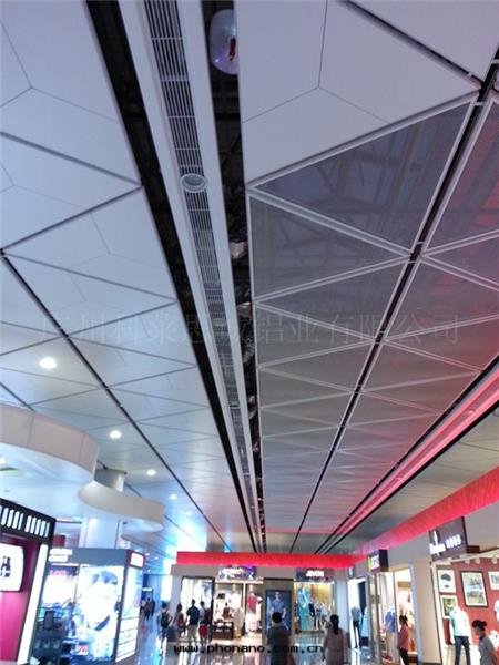 造型鋁(lǚ)扣闆