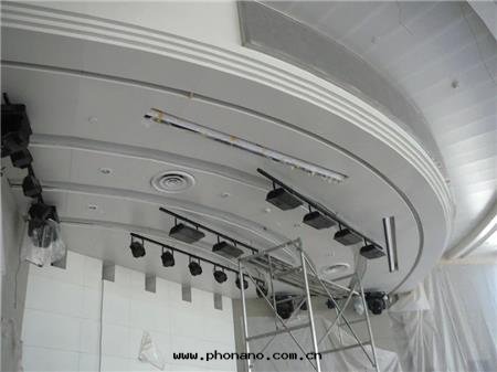 沖孔鋁(lǚ)單闆