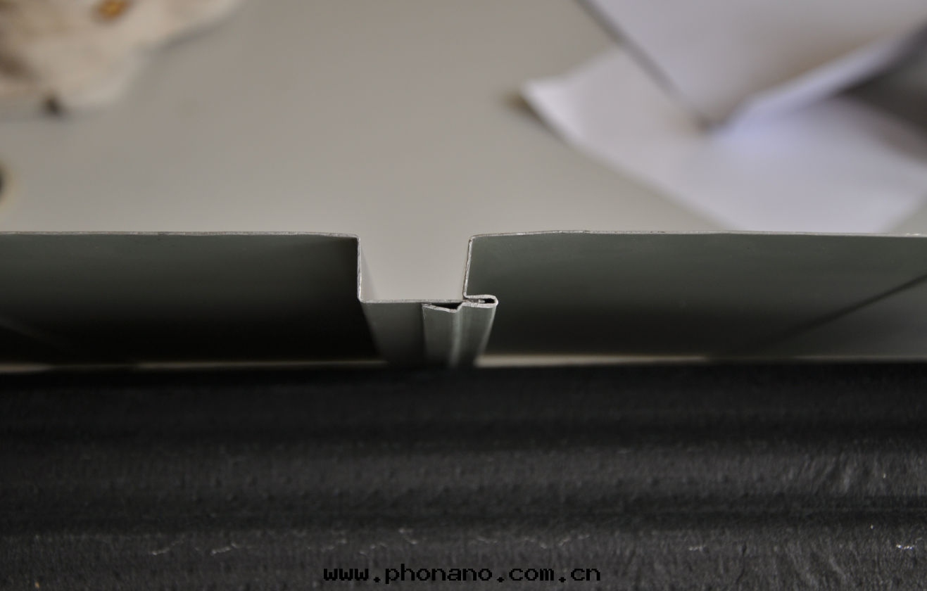 鋁(lǚ)蜂窩闆的(de)連(lián)接件(jiàn)安(ān)裝(zhuāng)