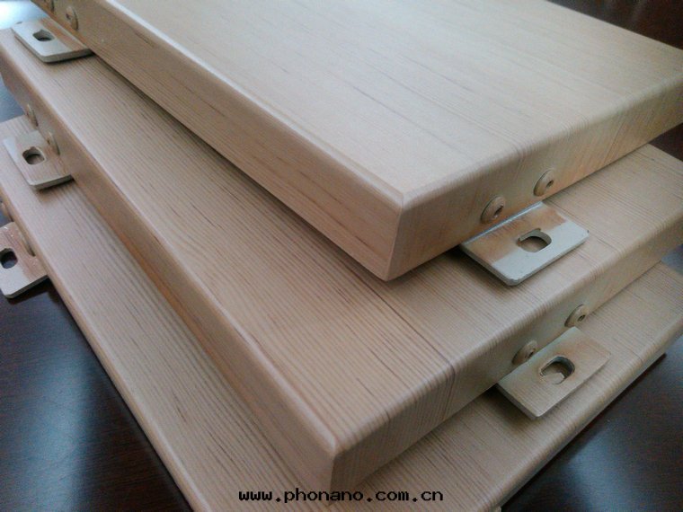 鋁(lǚ)單闆幕牆(qiáng)的(de)静(jìng)電(diàn)噴塗工藝