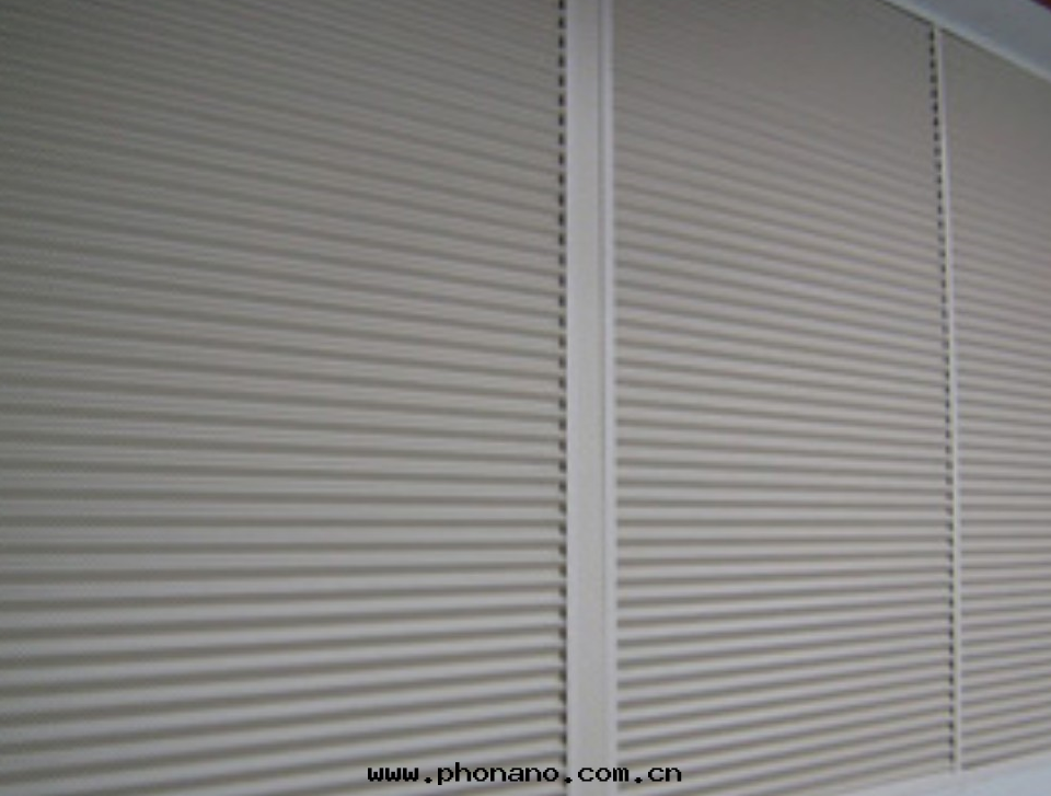 鋁(lǚ)蜂窩闆闆的(de)主(zhǔ)要特(tè)點(diǎn)