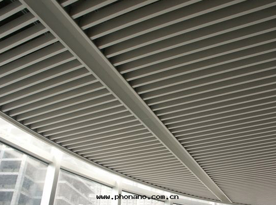 鋁(lǚ)蜂窩闆幕牆(qiáng)的(de)介紹