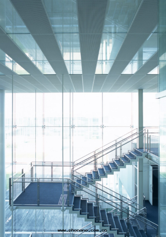 鋁(lǚ)蜂窩闆量(liàng)身定(dìng)制的(de)優勢合理(lǐ)的(de)融入(rù)了(le)汽車設計(jì)中(zhōng)