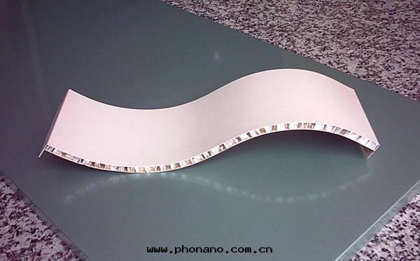 鋁(lǚ)蜂窩闆制造航空(kōng)技術(shù)