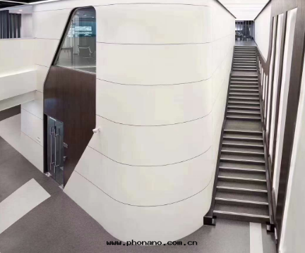 为(wèi)什(shén)麼(me)市(shì)面(miàn)上(shàng)的(de)鋁(lǚ)蜂窩闆的(de)價格都不(bù)一(yī)樣(yàng)