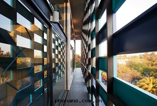 幕牆(qiáng)降噪使用(yòng)鋁(lǚ)蜂窩闆和(hé)沖孔鋁(lǚ)單闆-那(nà)个(gè)性(xìng)能(néng)比較好(hǎo)