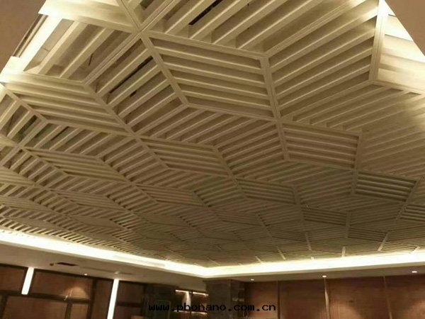 双(shuāng)曲(qū)氟碳鋁(lǚ)單闆