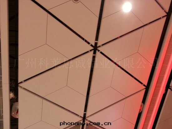 造型鋁(lǚ)扣闆