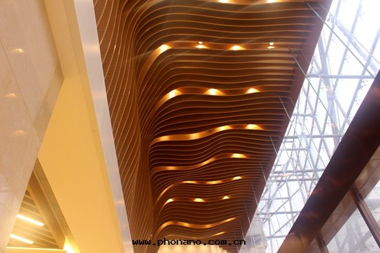 鋁(lǚ)蜂窩闆案(àn)例