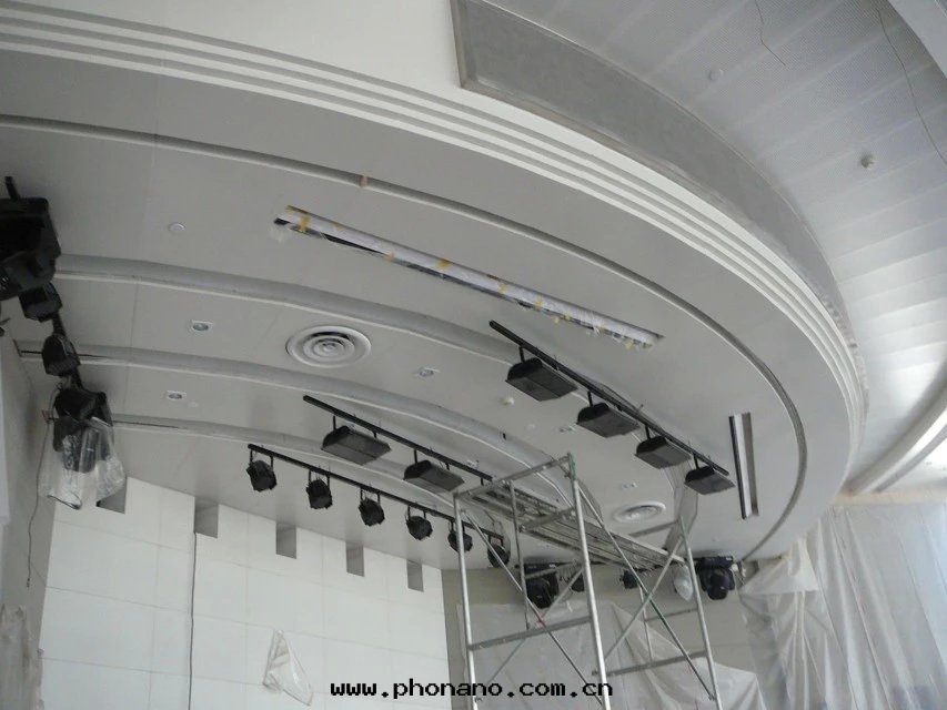 沖孔鋁(lǚ)單闆