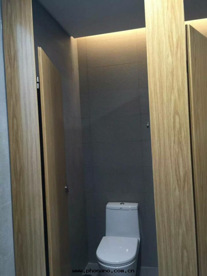 鋁(lǚ)蜂窩闆衛生(shēng)間(jiān)隔斷