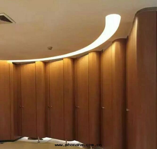 鋁(lǚ)蜂窩闆衛生(shēng)間(jiān)隔斷