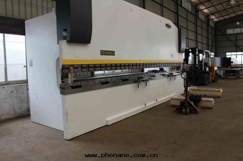 鋁(lǚ)型材組裝(zhuāng)車間(jiān)