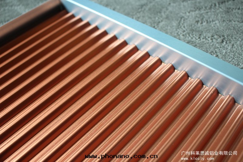 微孔鋁(lǚ)瓦(wǎ)楞闆