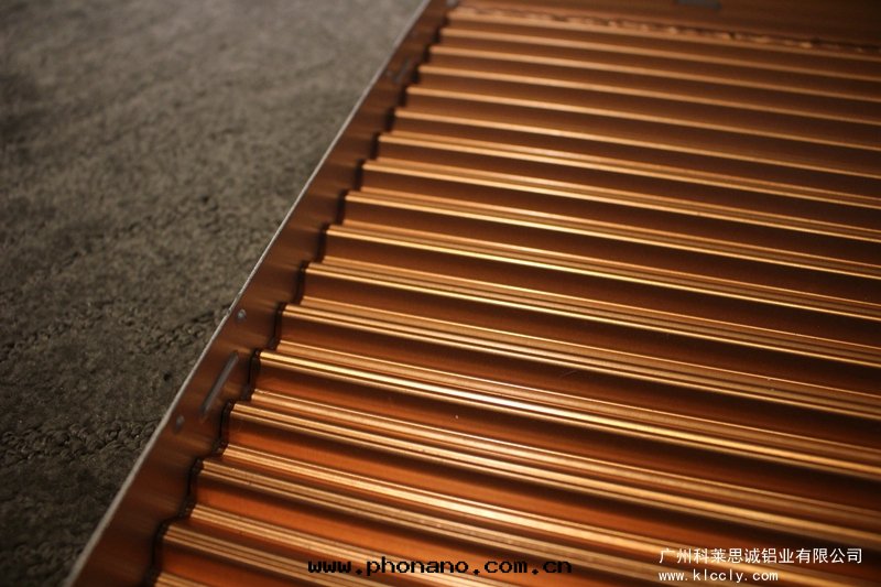 陽极(jí)氧化(huà)鋁(lǚ)瓦(wǎ)楞闆