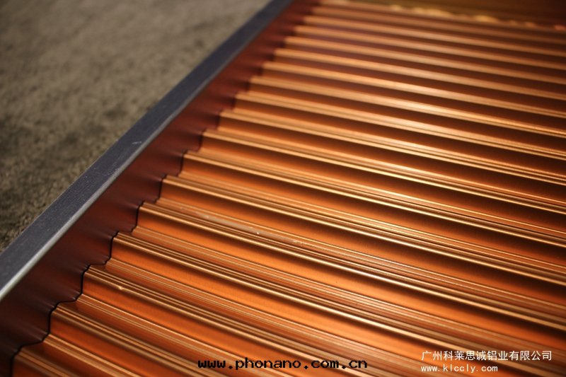 勾搭式鋁(lǚ)瓦(wǎ)楞闆 